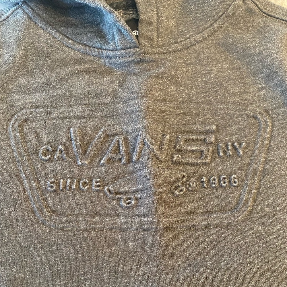 Vans YOUTH hooded sweatshirt with embossed logo on front